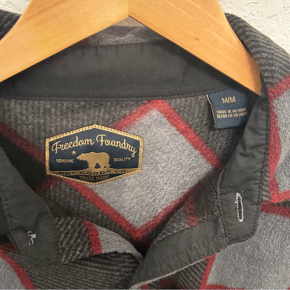 Freedom Foundry Men's Lightweight Plush Plaid Red/Black/Grey Flannel Shirt Sz M - Picture 2 of 8
